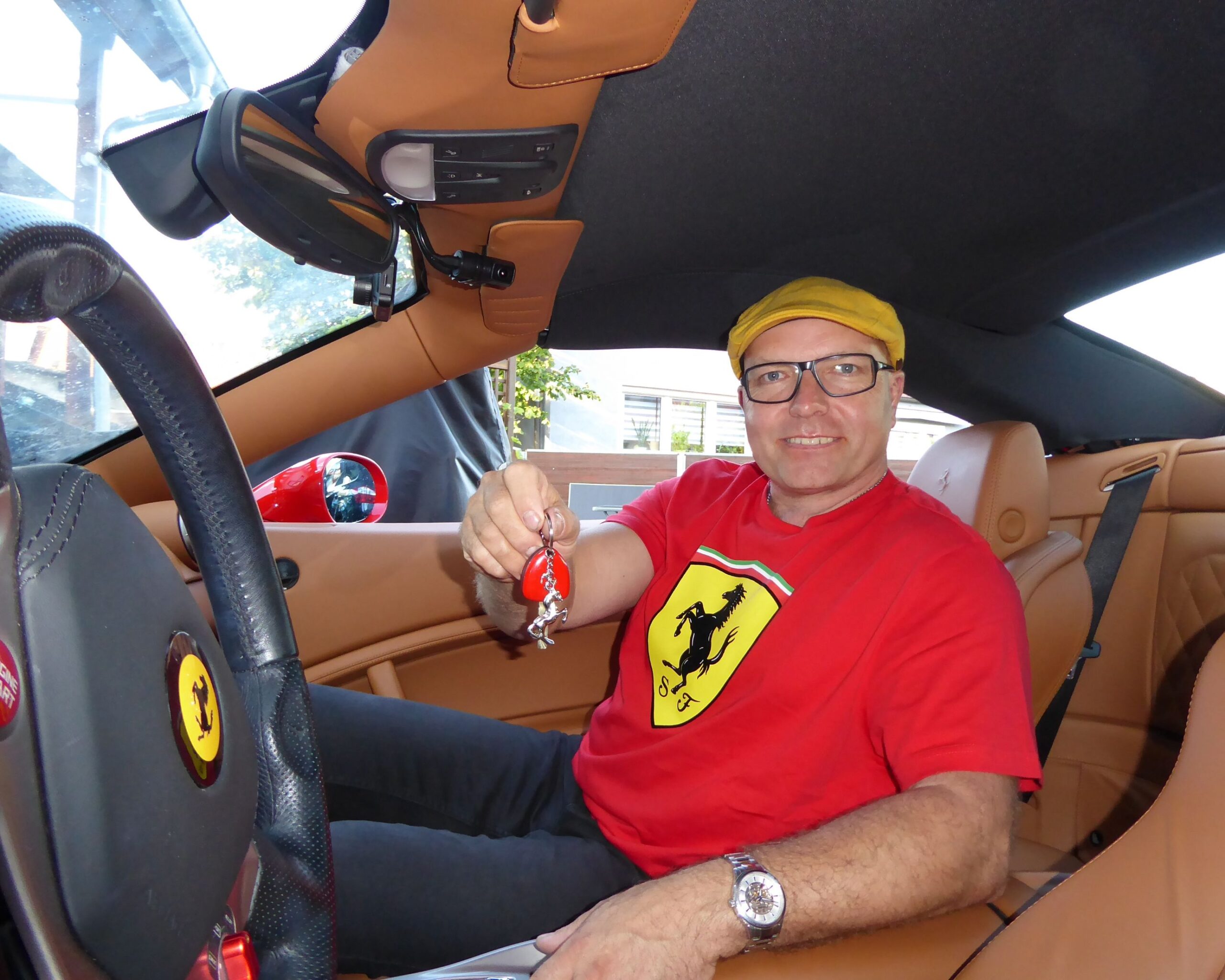 Viktor Kopecky Inhaber 321looos als Beifahrer im Ferrari California